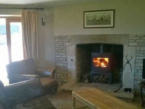 Battens Farm Cottages - B&B And Self-Catering Accommodation Yatton Keynell 외부 사진